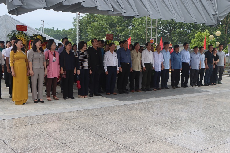 Trung ương Hội Người cao tuổi Việt Nam dâng hương, tặng quà tri ân dịp 27/7 tại Thanh Hóa